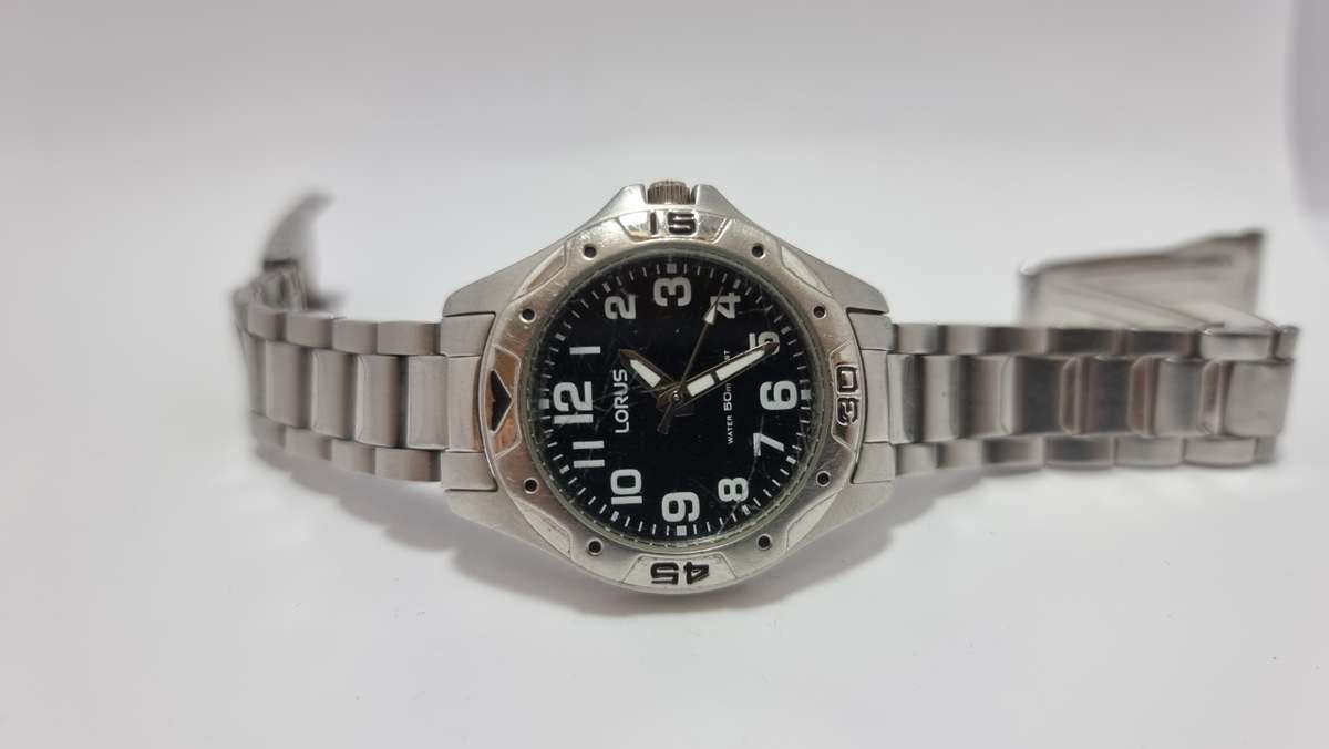 Lorus stainless steel watch V501-X383 (for parts/repair)