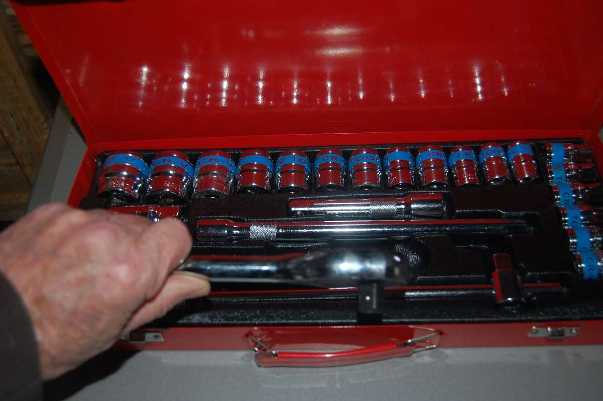 RV TOOLS CHROME VANADIUM 24 PIECE 1/2 INCH SOCKET SET IN METAL CASE