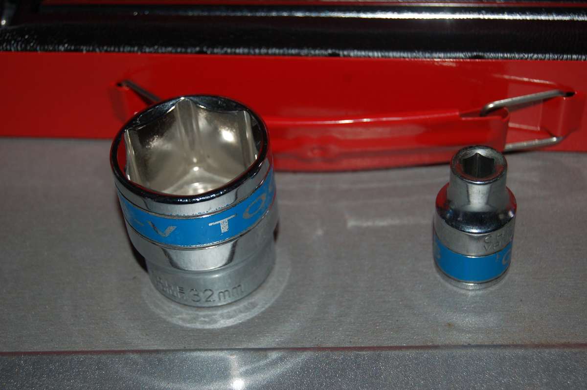 RV TOOLS CHROME VANADIUM 24 PIECE 1/2 INCH SOCKET SET IN METAL CASE