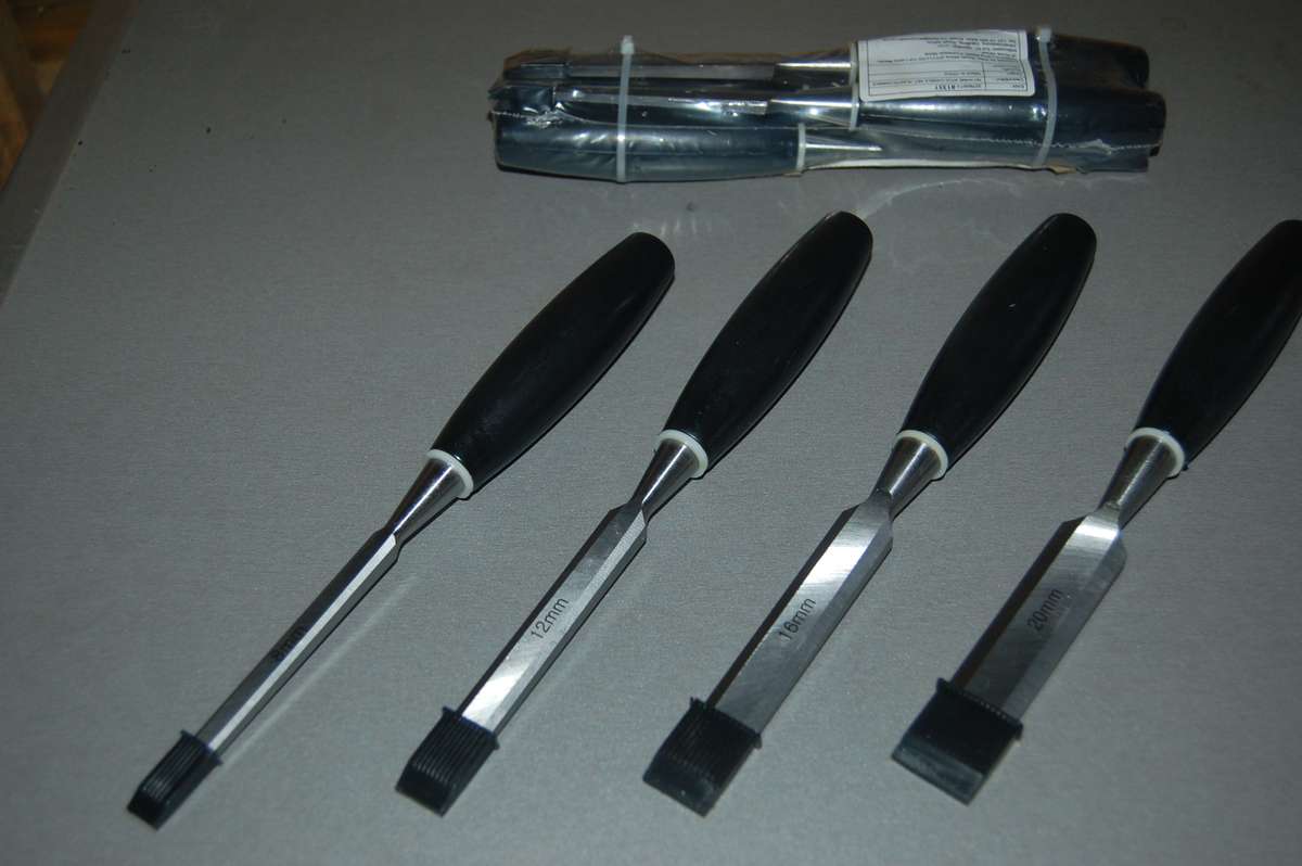 QUALITY SET OF 4 CHISELS 8MM 12MM 16MM 20MM FOR WOOD-FORMING
