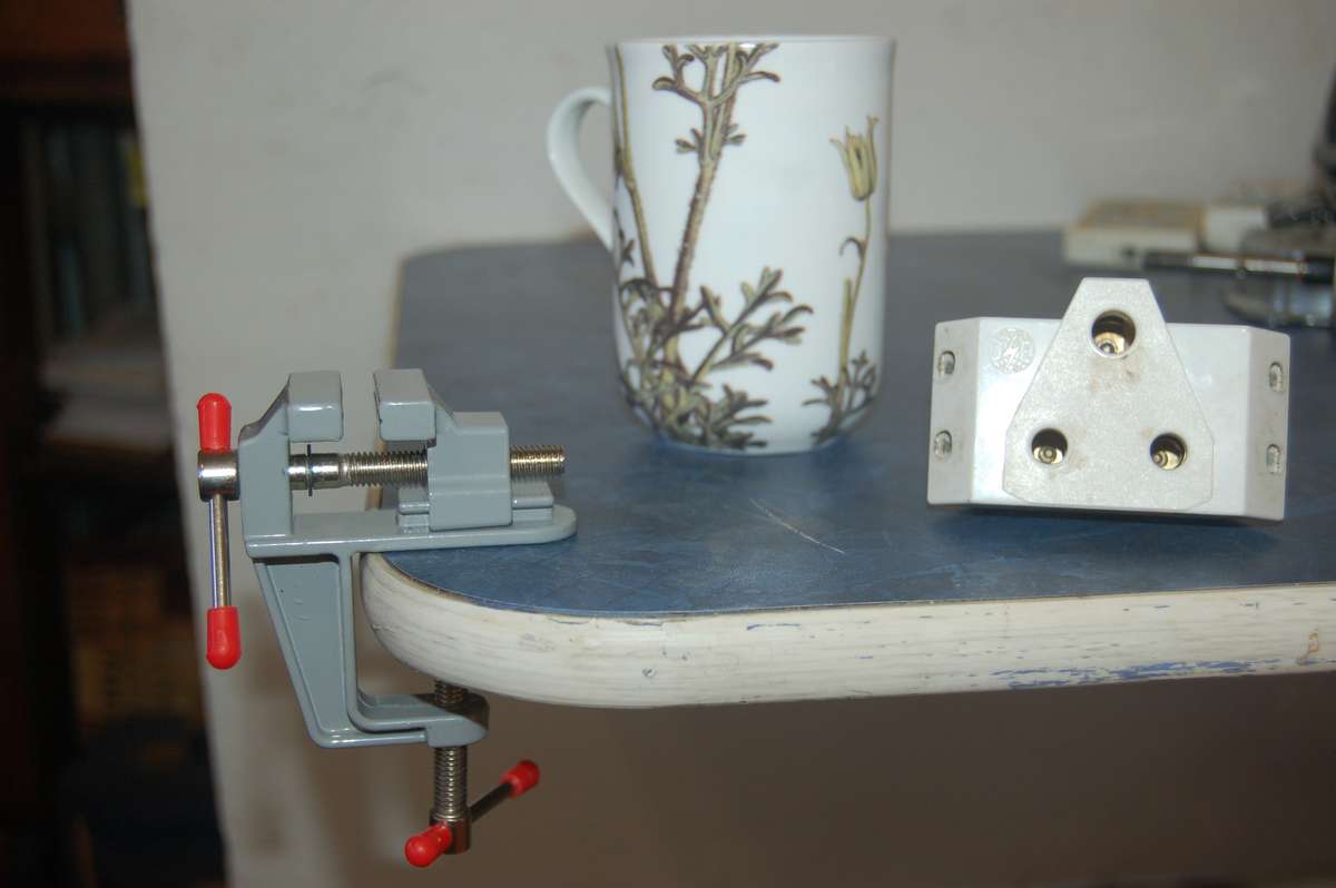 MINITURE VICE FOR TABLETOP HOME USE