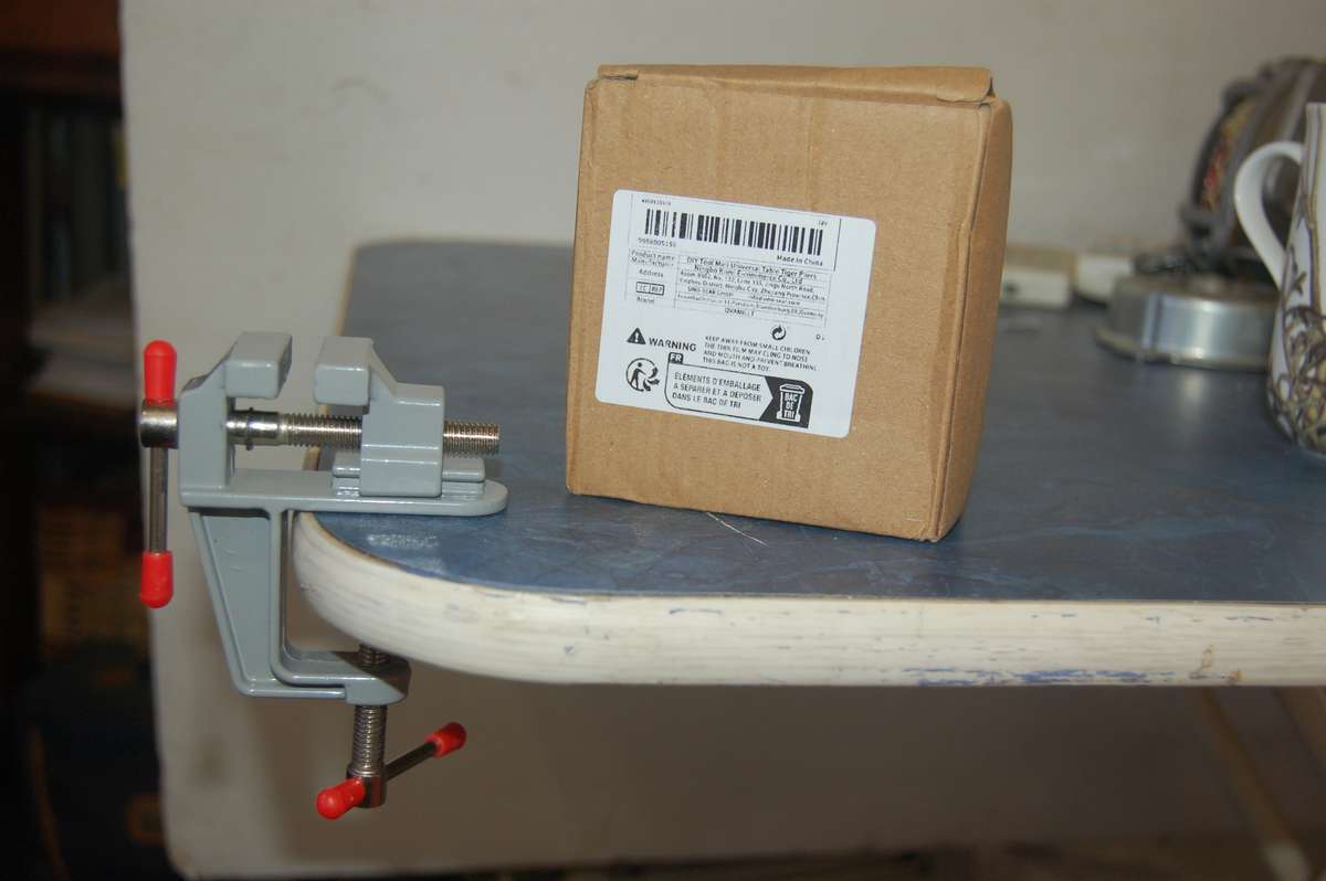 MINITURE VICE FOR TABLETOP HOME USE