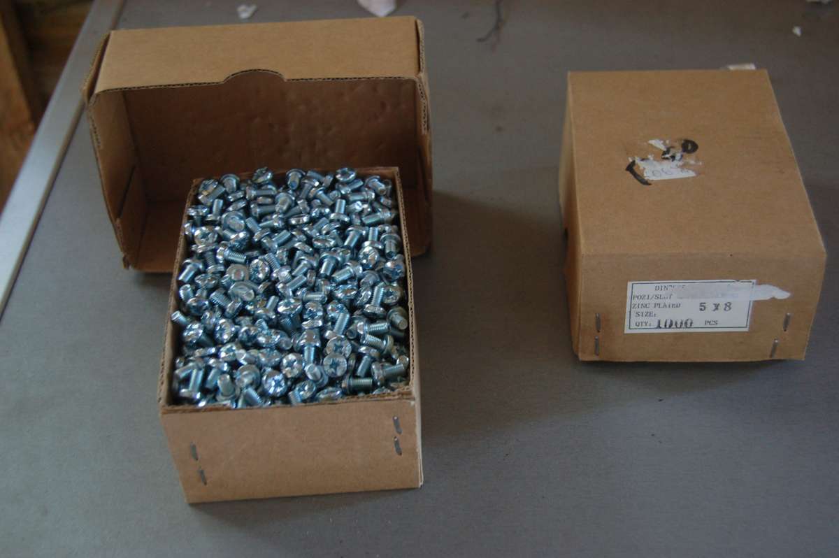 MACHINE SCREWS 5MM X 8MM ZINC PLATED BOX OF 1000