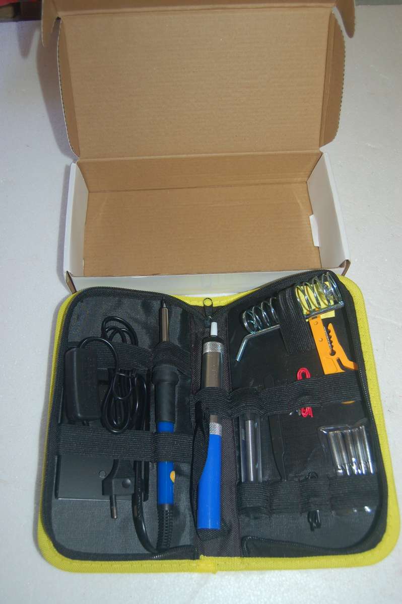 BS-908 DESOLDERING PUMP PLUS SOLDERING IRON AND ACCESSORIES
