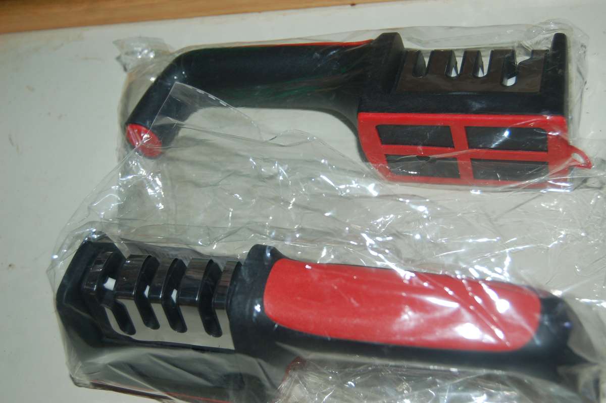 4 SECTION KNIFE SHARPENER WITH SCISSOR BLADE SECTION HAND HELD