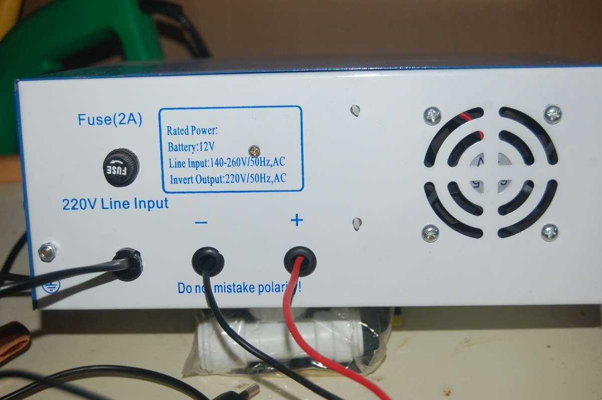 500-WATT INVERTER WITH INTERNAL BATTERY CHARGING UNIT