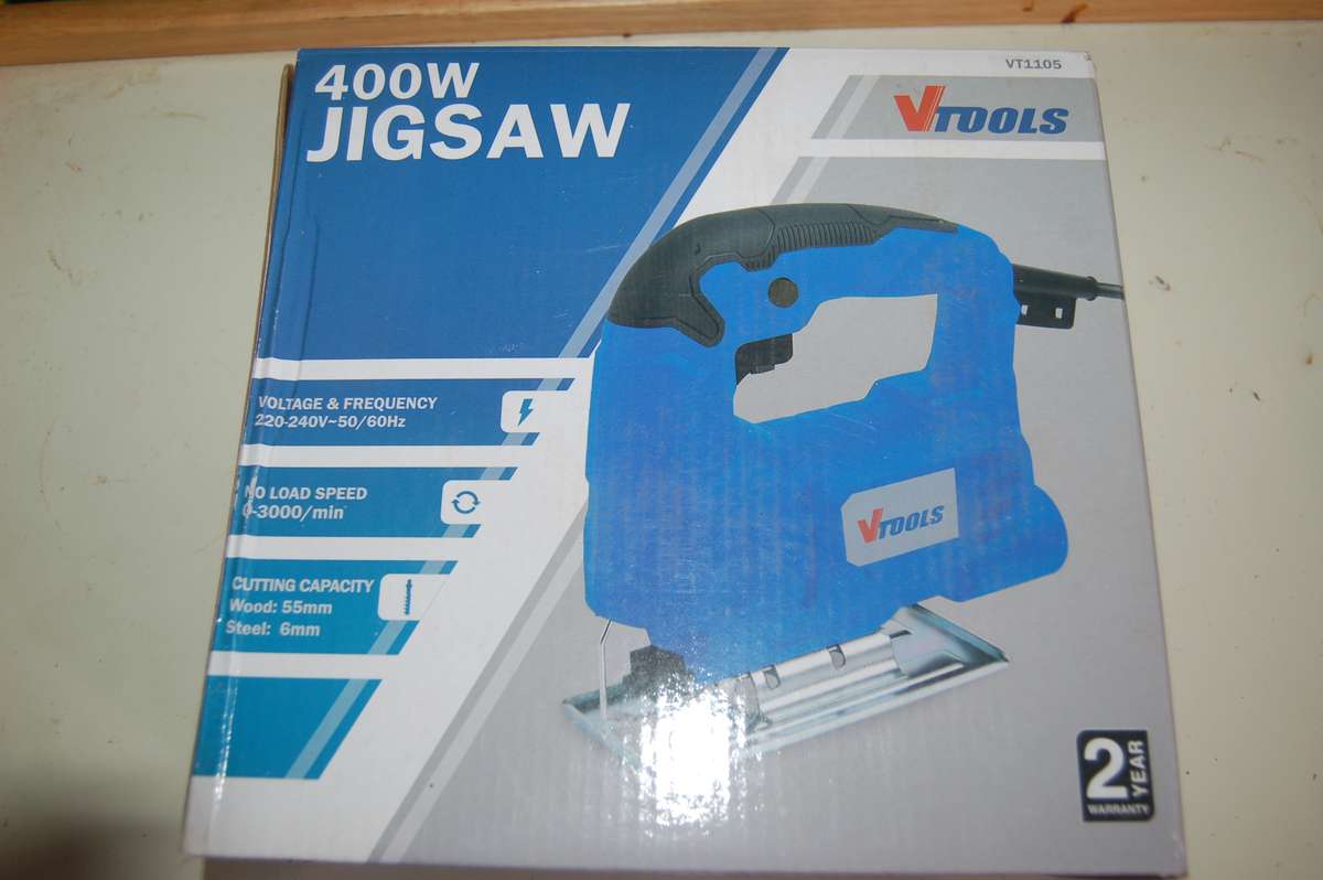 VTOOLS 400W JIGSAW WITH INSTRUCTION BOOKLET BLADE AND SPARES