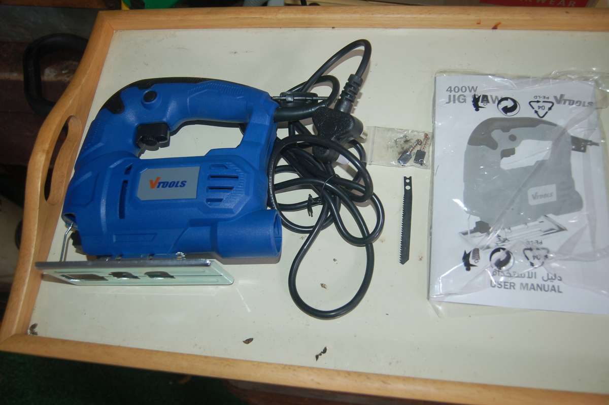 VTOOLS 400W JIGSAW WITH INSTRUCTION BOOKLET BLADE AND SPARES
