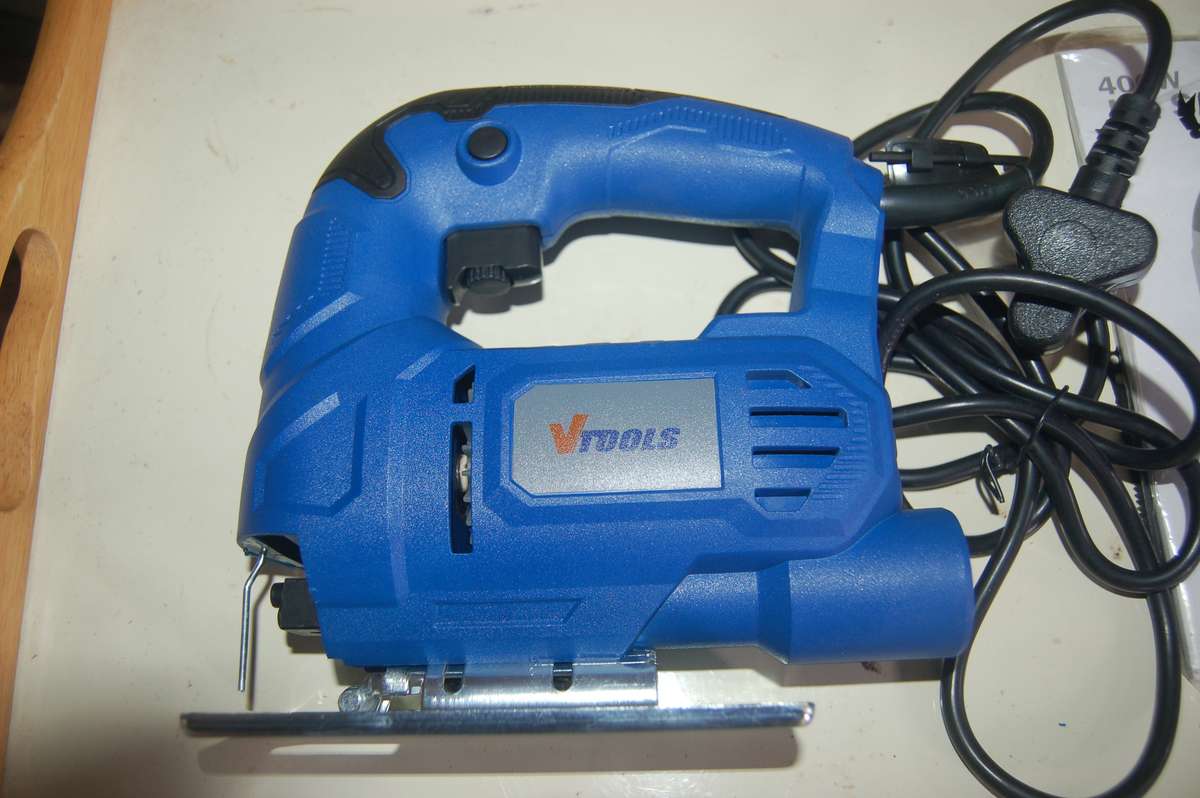 VTOOLS 400W JIGSAW WITH INSTRUCTION BOOKLET BLADE AND SPARES