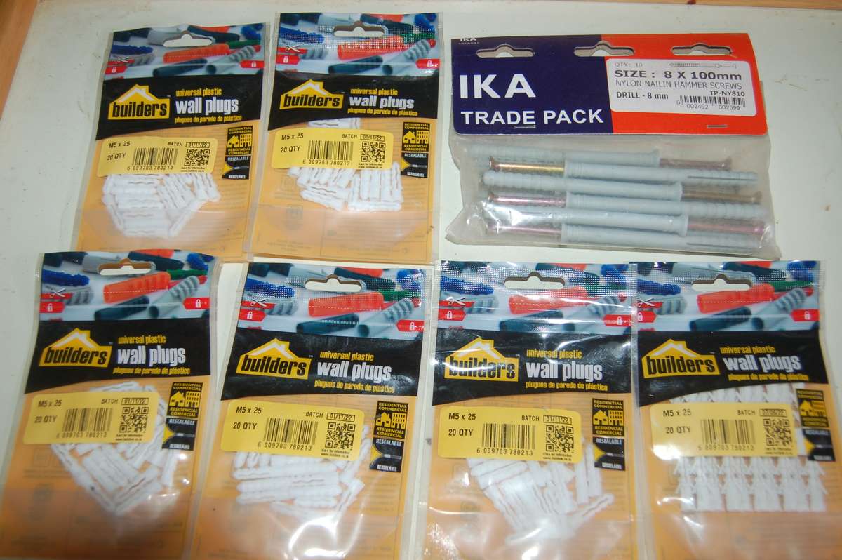 PACK OF ASSORTED BUILDERS WALL PLUGS AND IKA PACK OF 8MM X 100MM 6PCS PLUG AND SCREWS