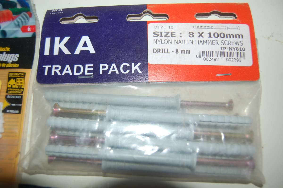PACK OF ASSORTED BUILDERS WALL PLUGS AND IKA PACK OF 8MM X 100MM 6PCS PLUG AND SCREWS