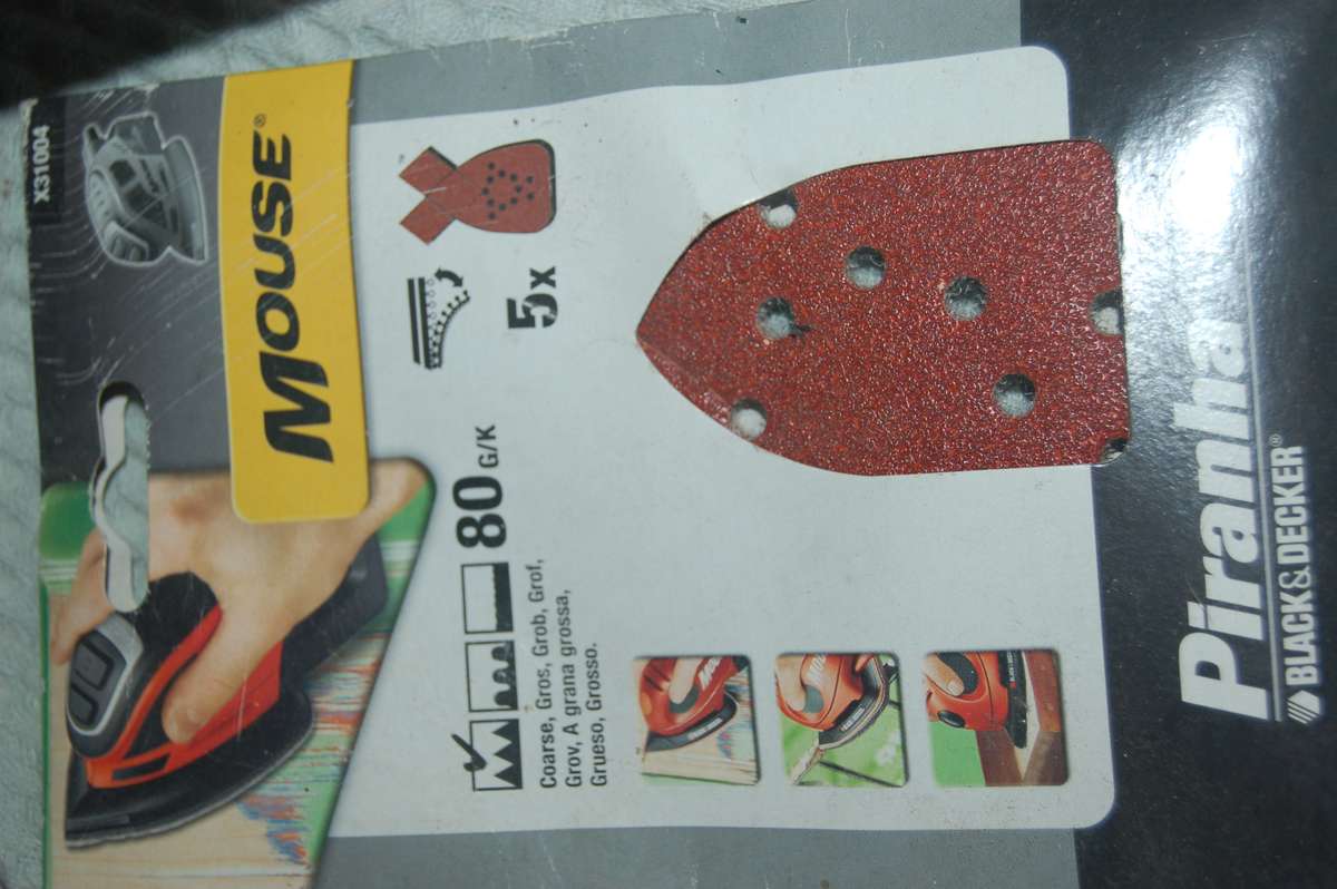 BLACK AND DEKKER HAND "MOUSE" SANDER WITH SPARE GRIT SANDING SHAPES