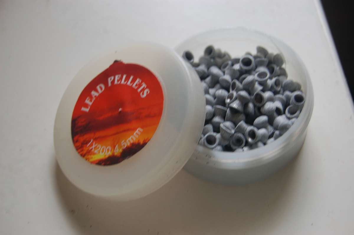 PELLETS FOR THE REGULAR 4.5MM PELLET GUN (200PCES IN CONTAINER)