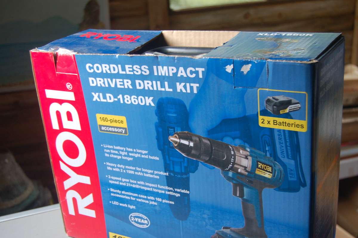 ROYOBI 18VOLT CORDLESS IMPACT DRIVER DRILL KIT IN METAL CASE