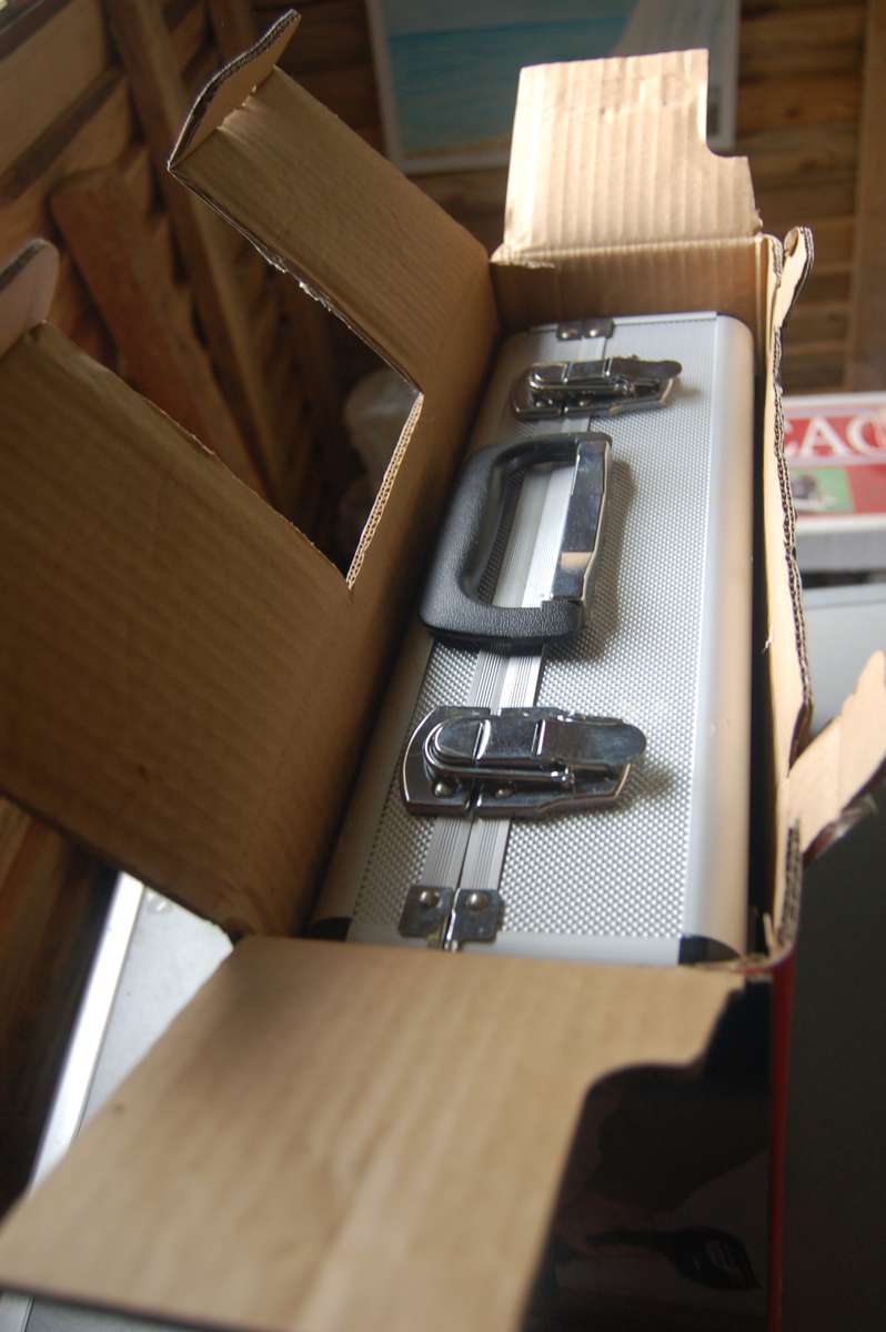 ROYOBI 18VOLT CORDLESS IMPACT DRIVER DRILL KIT IN METAL CASE