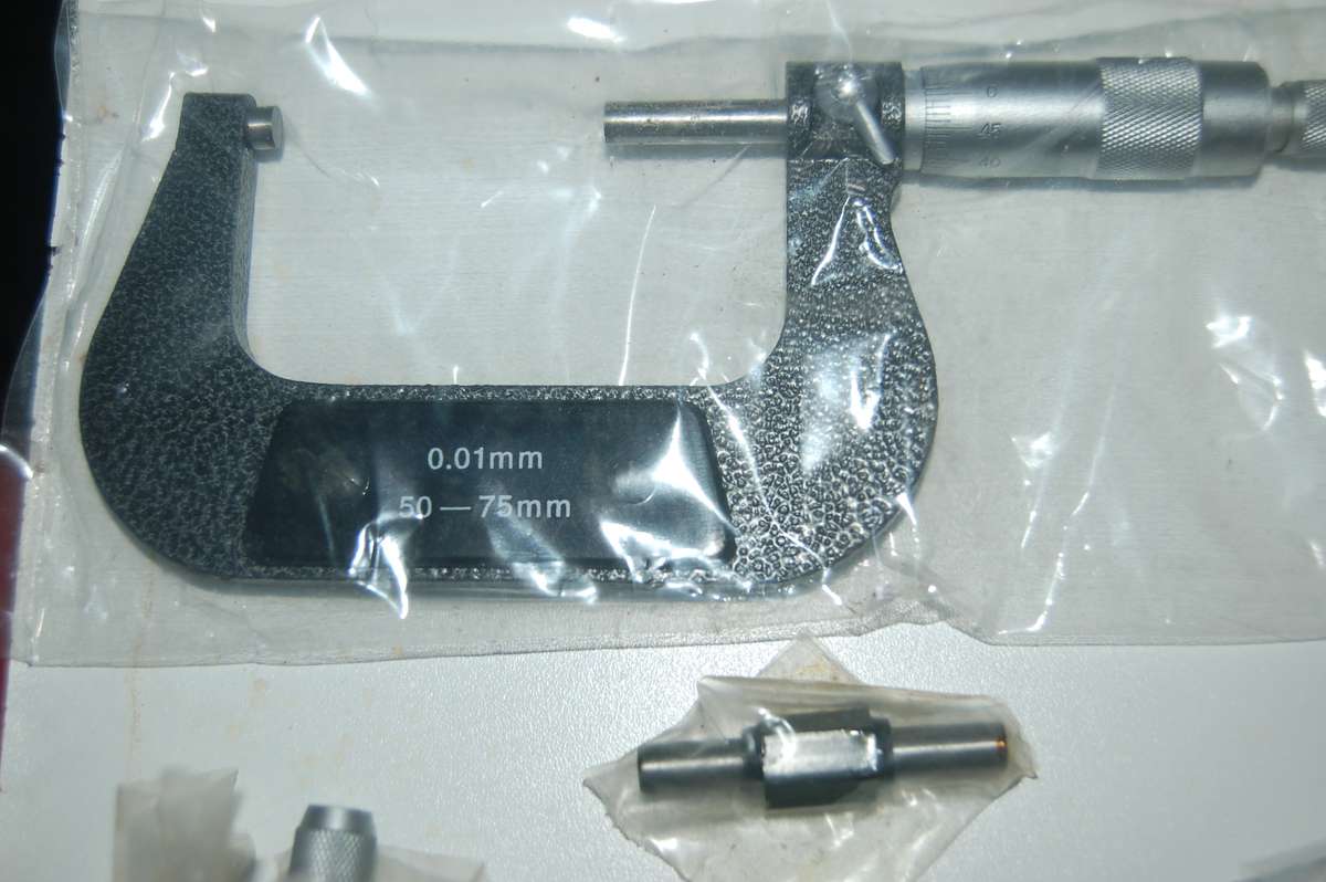 A COMPLETE MICROMETER SET FOR ROUND BAR MEASUREMENT -AS NEW
