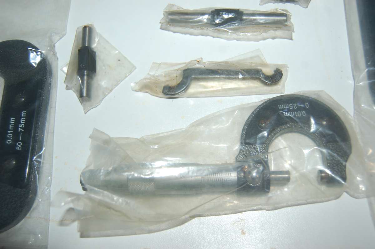 A COMPLETE MICROMETER SET FOR ROUND BAR MEASUREMENT -AS NEW