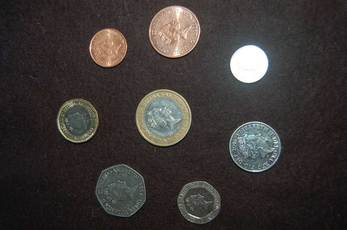 FULL COIN SET OF ST HELENA IN VERY GOOD CONDITION