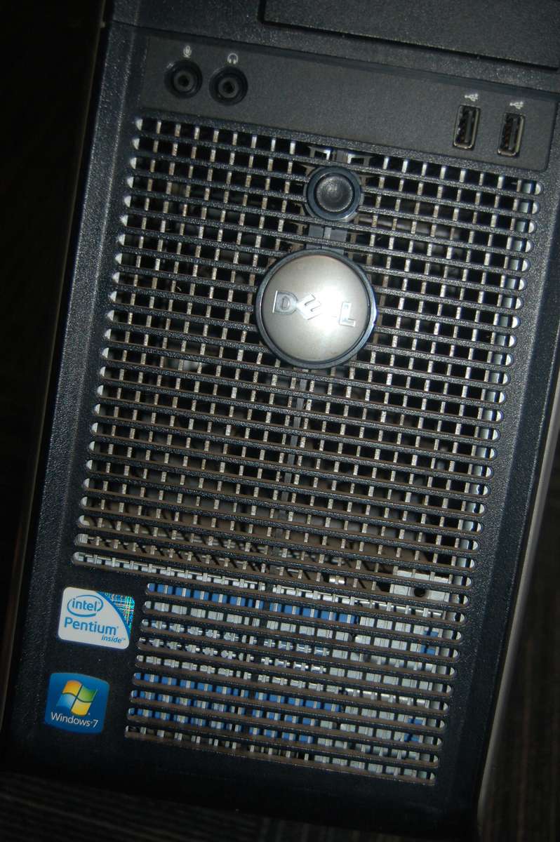 DELL DESKTOP OPTIPLEX 360 INTEL PENTIUM AND LICENCED WINDOWS 7
