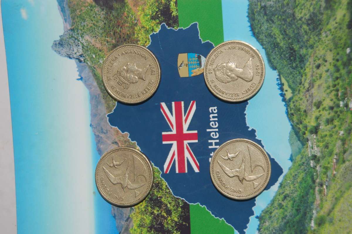 A SET OF 4 ONE POUND COINS FROM ST HELENA AND ASCENSION