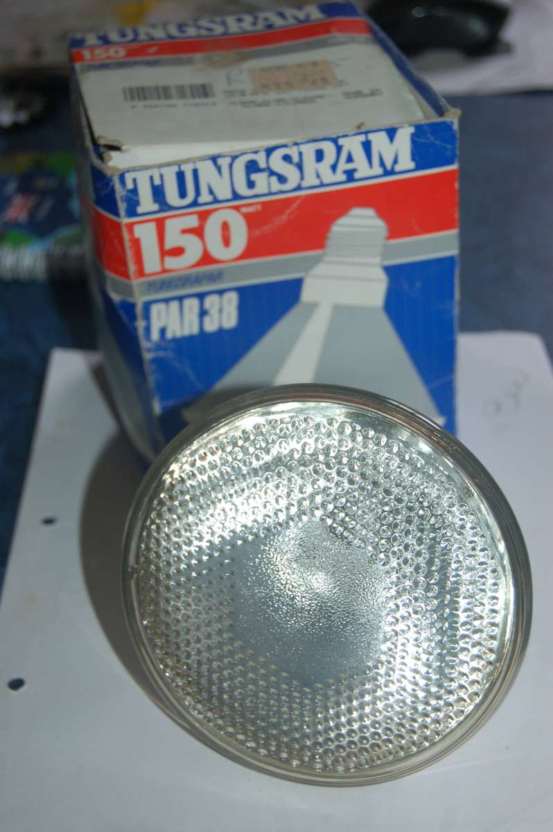 TUNGSRAM 150-WATT PAR38 SCREW FLOODLIGHT NEW MADE IN HUNGARY