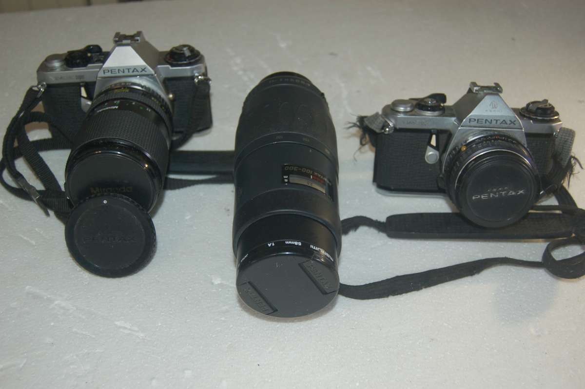 PENTAX CAMERA COLLECTION ME AND ME SUPER WITH 100-300 PENTAX ZOOM LENS FOR ROLL FILM