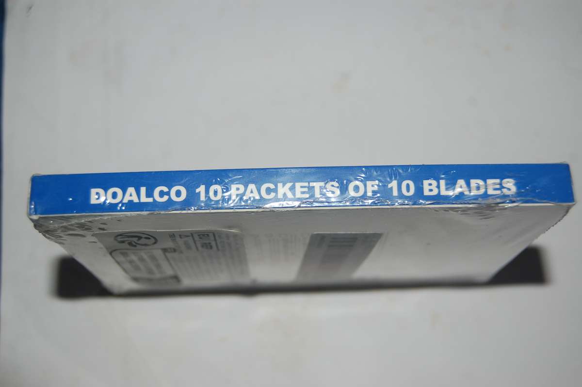 DOALCO PLATINUM RANGE SINGLE RAZOR BLADE OFFERED (20 BLADES ON OFFER)