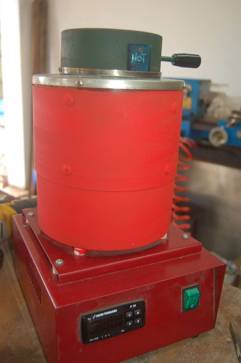 ELECTRIC FURNACE CAPABLE OF MELTING ALUMINIUM SILVER BRASS AND GOLD SUPPLIED WITH CRUCIBLE