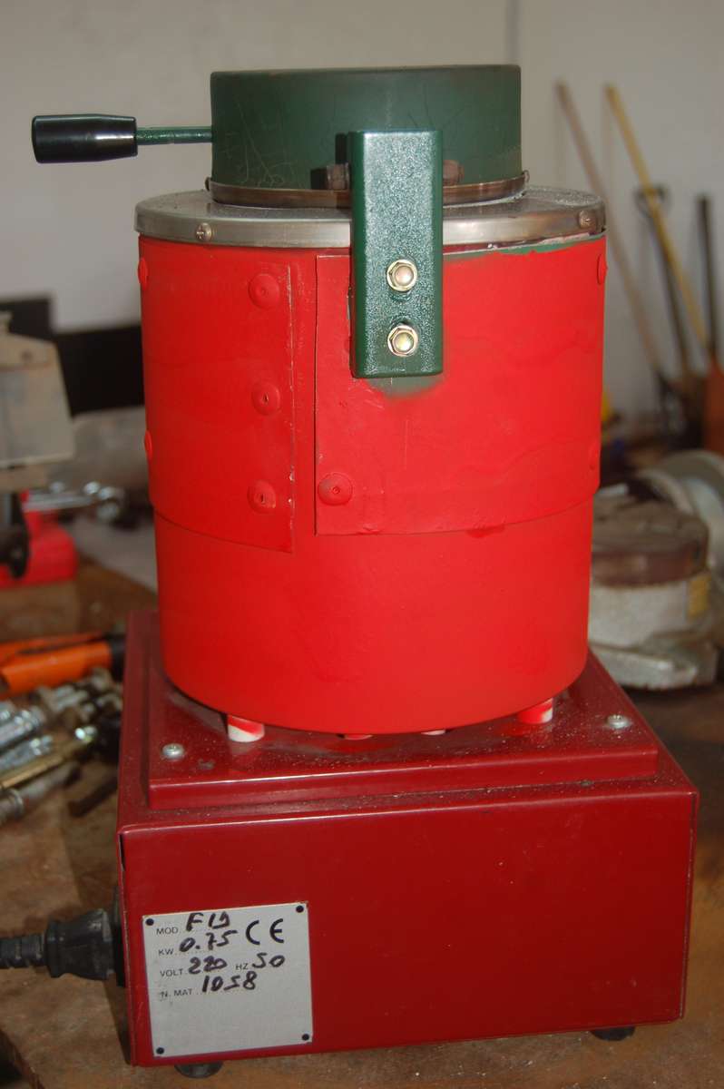 ELECTRIC FURNACE CAPABLE OF MELTING ALUMINIUM SILVER BRASS AND GOLD SUPPLIED WITH CRUCIBLE