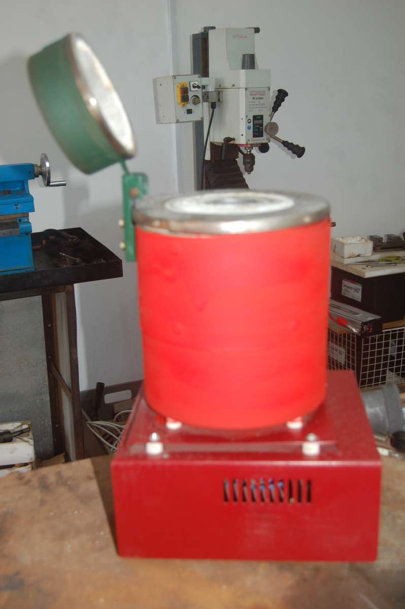 ELECTRIC FURNACE CAPABLE OF MELTING ALUMINIUM SILVER BRASS AND GOLD SUPPLIED WITH CRUCIBLE