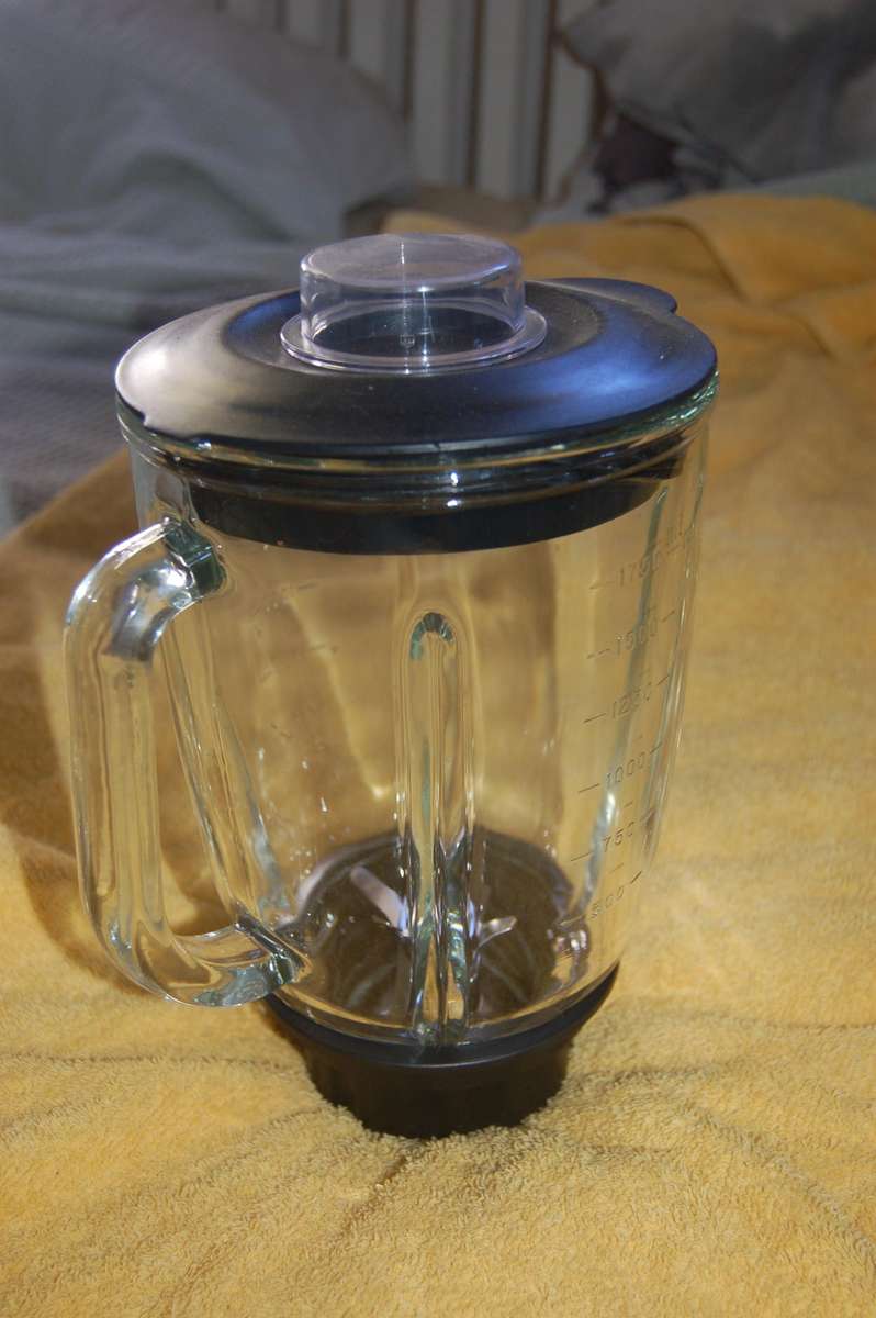 Russell Hobbs Mixing Jug (Missing Rubber Seal)