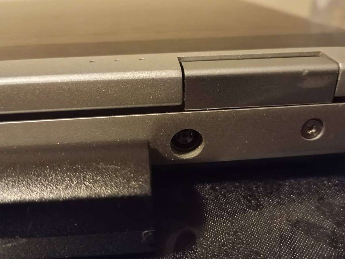 Dell LATITUDE. E6530 Laptop  4GB, i5 2.60Ghz, 320GB HDD, Includes Charger