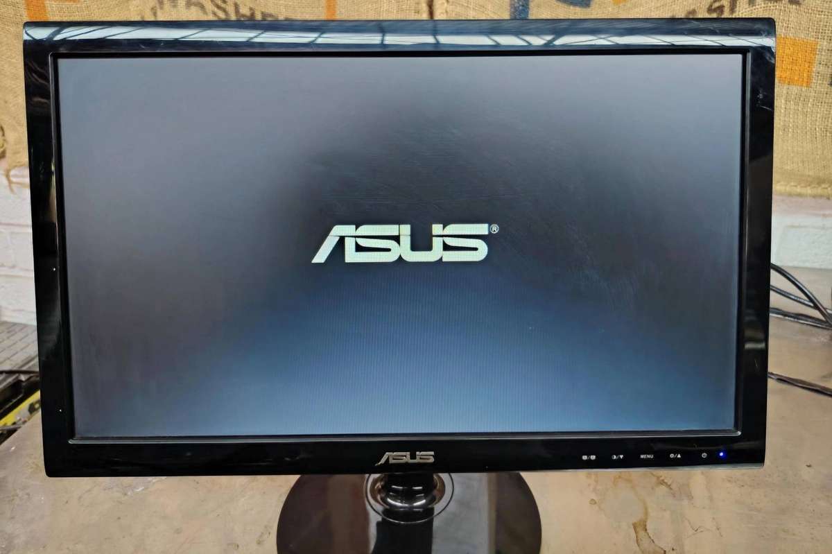 ASUS VS197DE 18.5" Monitor - Secondhand - Great Condition