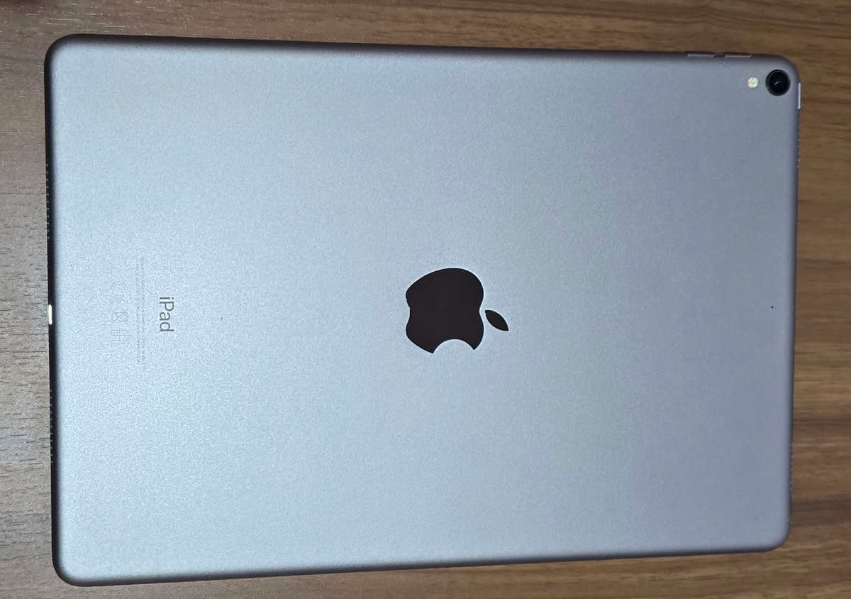 Apple IPad Pro 10.5 (2017) 64GB Grey WIFI ONLY