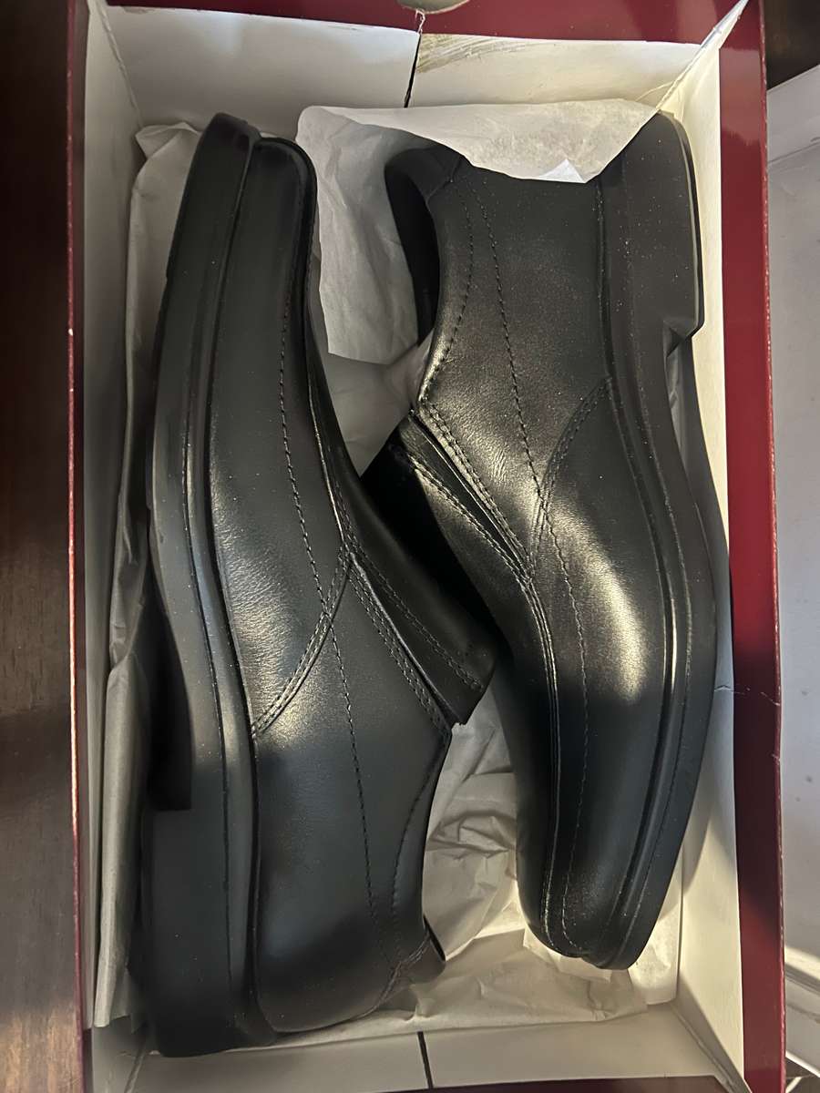 Hush Puppies Black Leather shoes