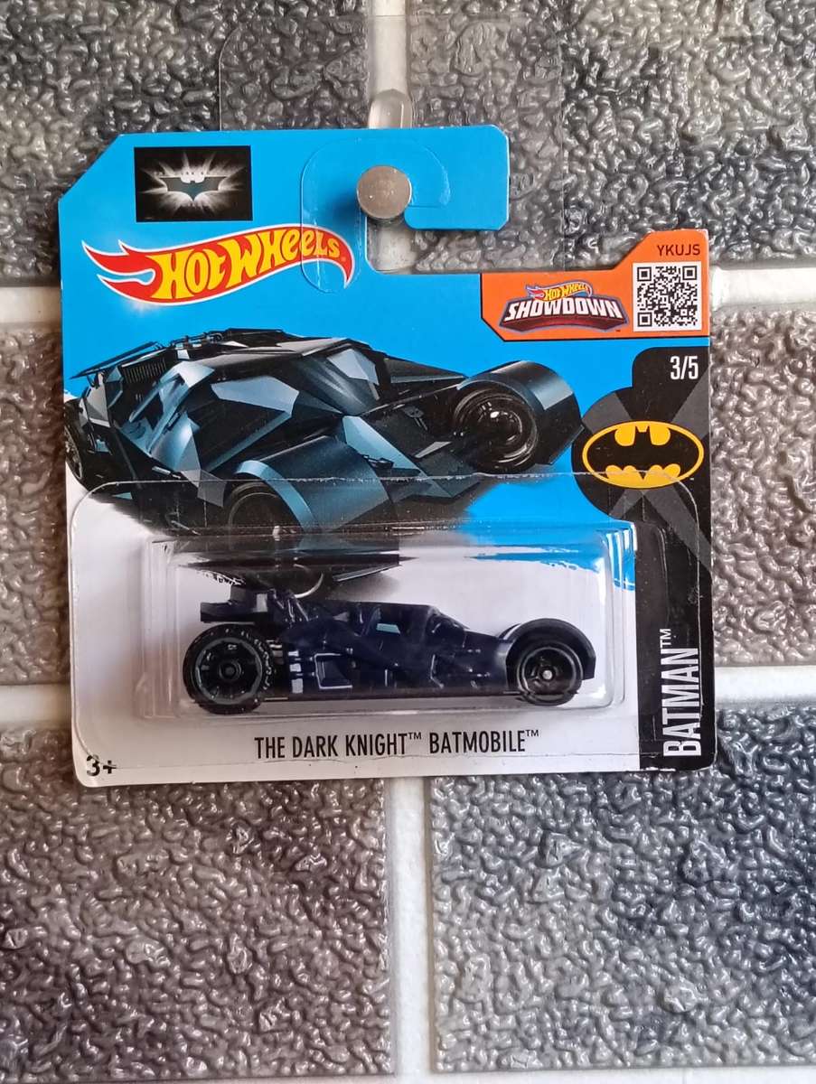 Hot Wheels The Dark Knight Batmobile 3/5