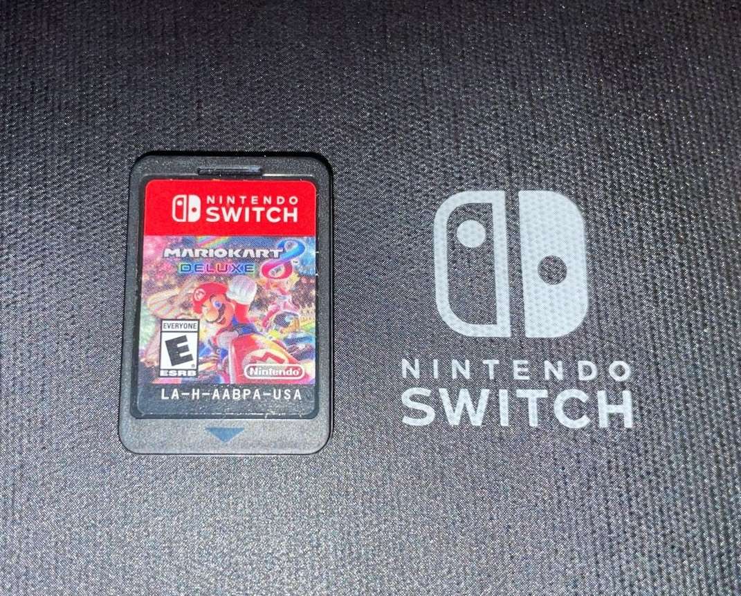 Mario Kart 8 Deluxe for Nintendo Switch ( Cartridge only )