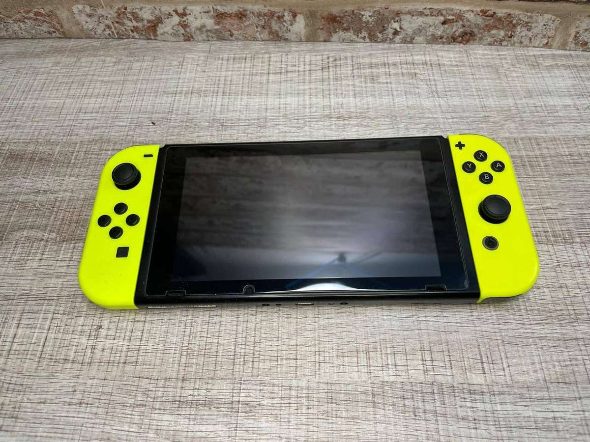 Nintendo Switch V2 - HWFly  - 64Gb Memory card