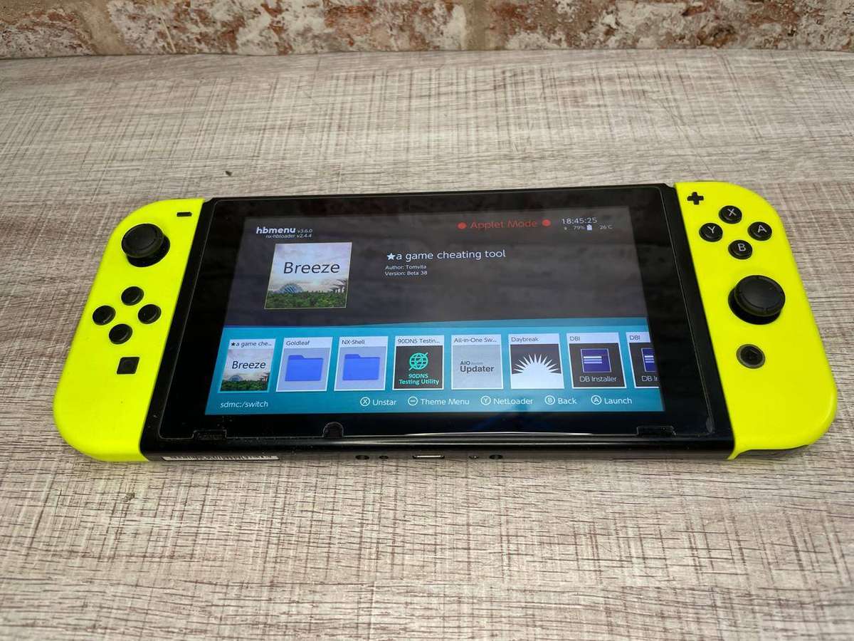 Nintendo Switch V2 - HWFly  - 64Gb Memory card