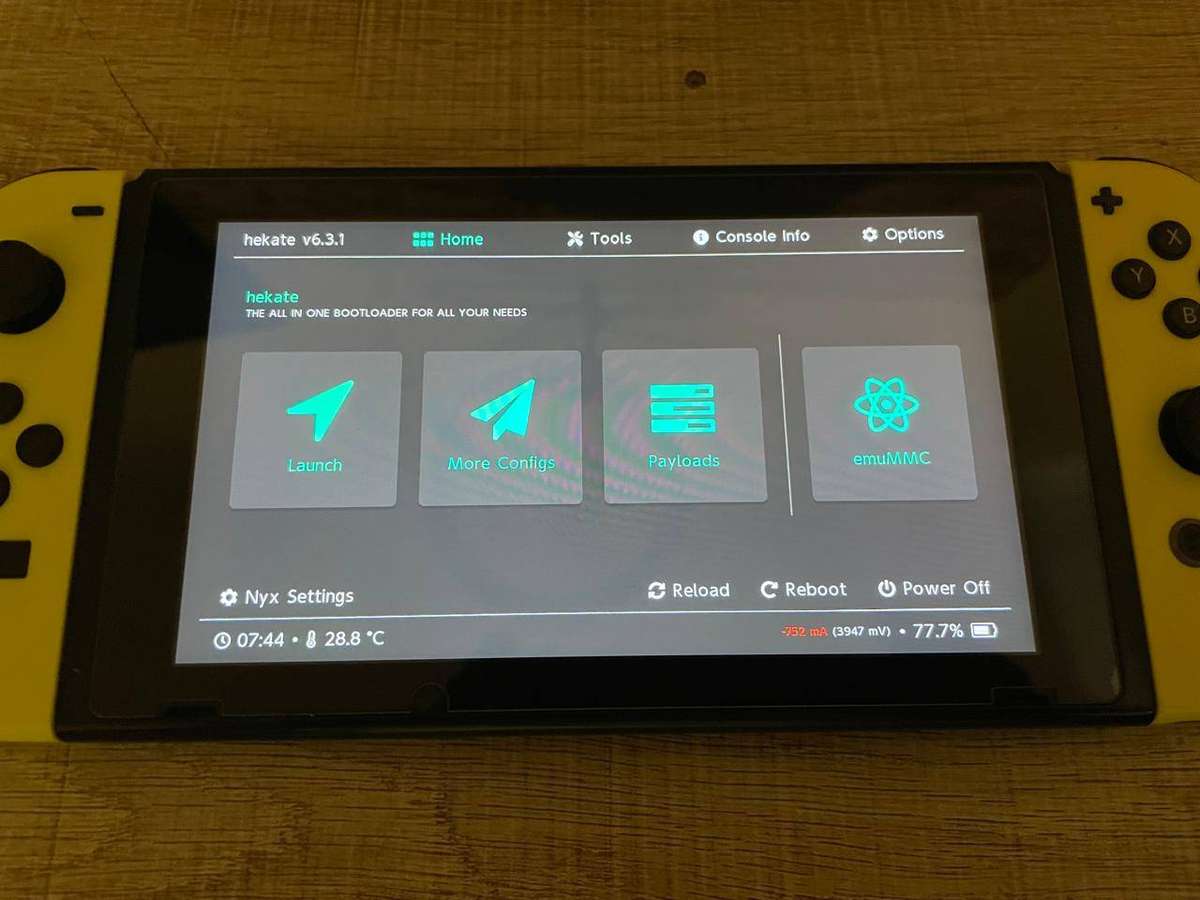 Nintendo Switch V2 - HWFly  - 64Gb Memory card