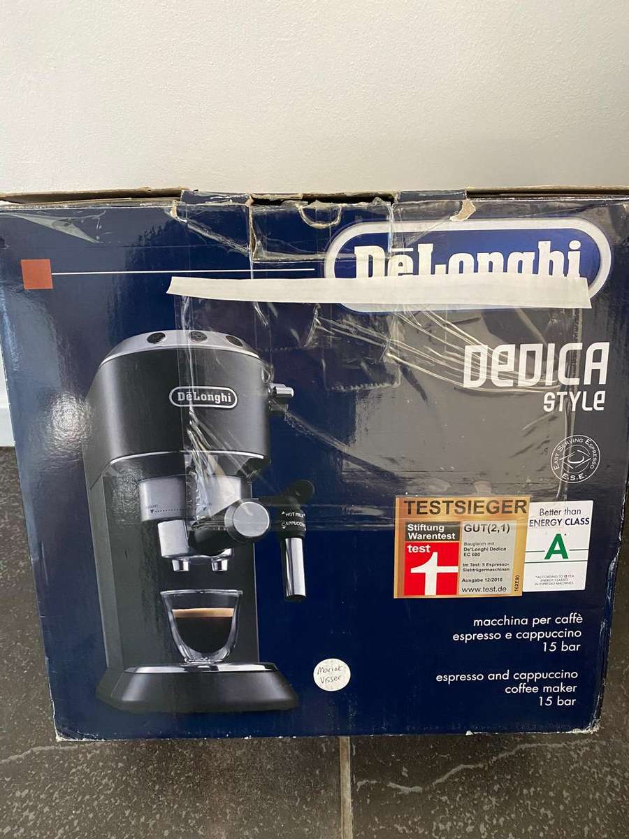 DeLonghi Dedica Style Pump Espresso Coffee Machine - EC685.BK (Shop Display Model)