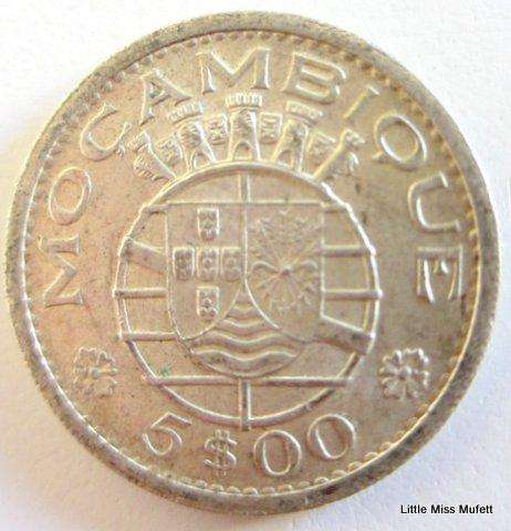 A 1960 Silver 5 Escudo Mozambique--CompositionSilver (.650) Weight4 g--Excellent coin