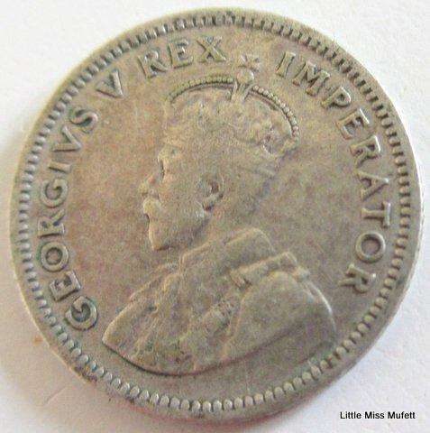 A 1933 South African 6d----CompositionSilver (.800) Weight2.83 g.