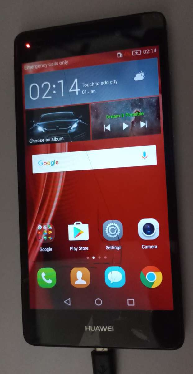 Huawei Smartphone with Cracked Screen  Fully Functional no reserve price