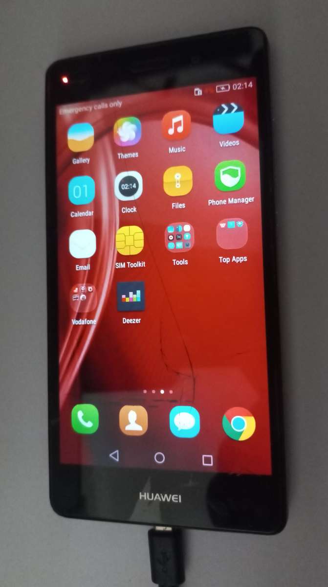 Huawei Smartphone with Cracked Screen  Fully Functional no reserve price