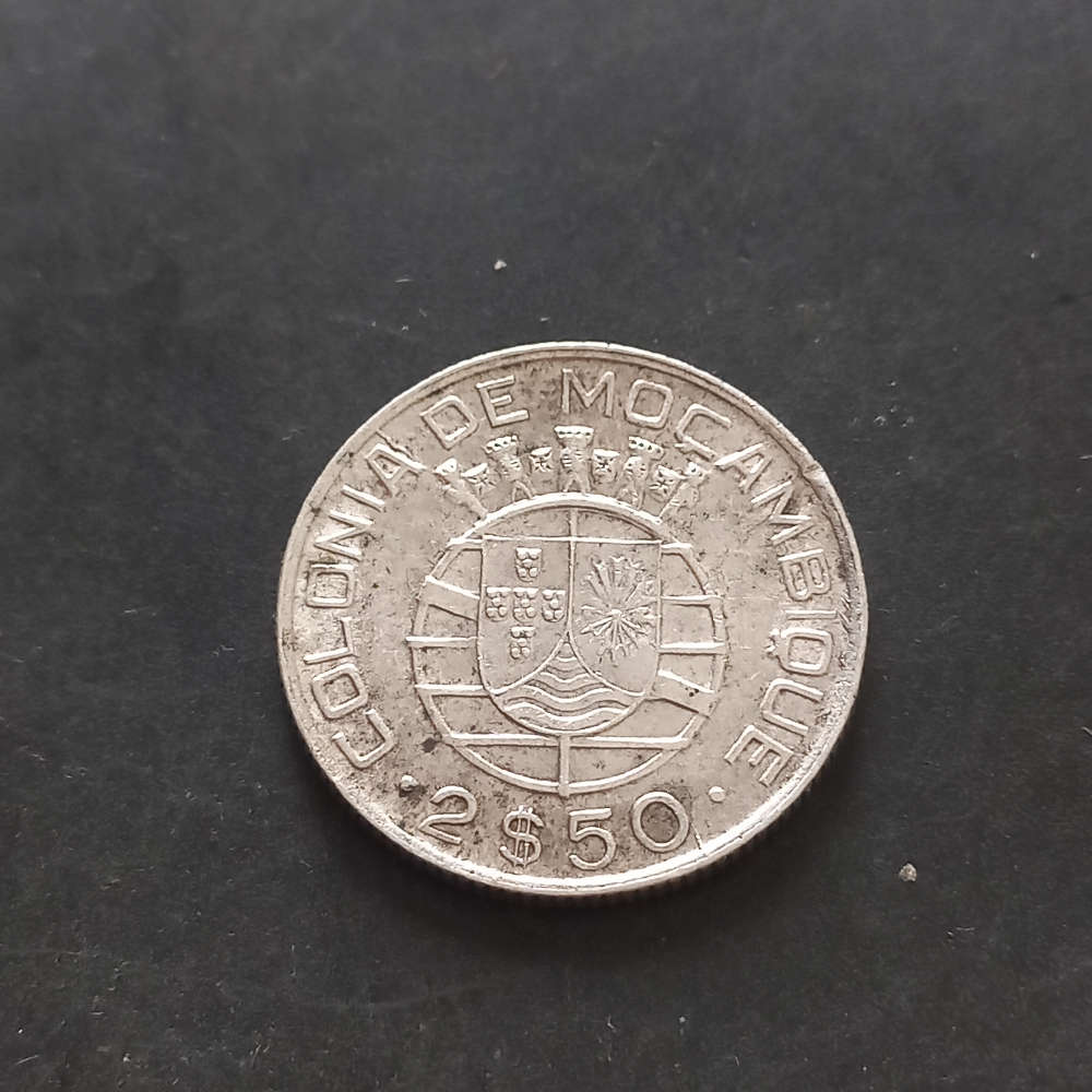 1942 Portuguesa Mozambique 2.5Escudos .650 Silver