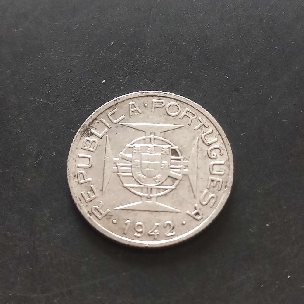 1942 Portuguesa Mozambique 2.5Escudos .650 Silver