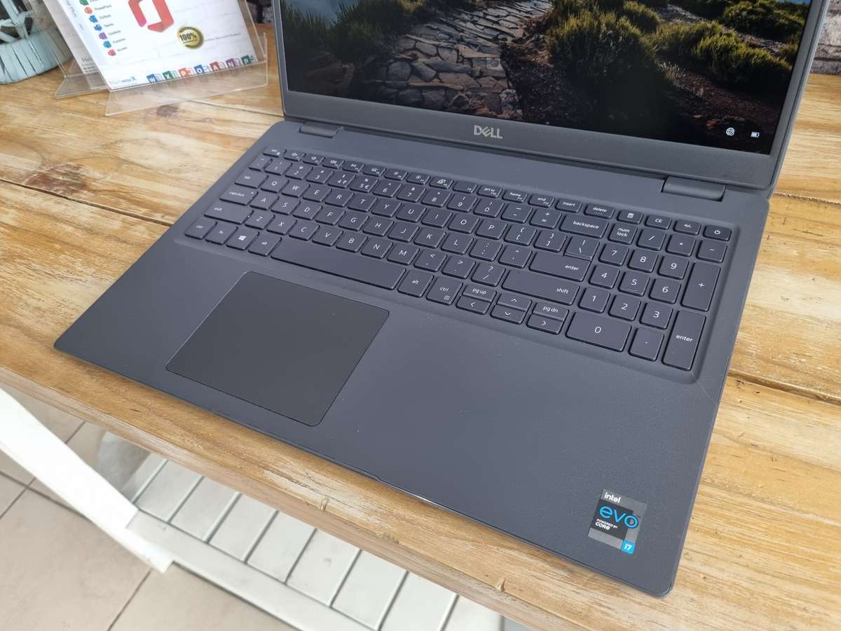 Dell Latitude 3510 Core i7 - 10510U/ 12GB DDR4 RAM/ 256GB NVMe SSD/ 15.6" FHD 1080/ Backlit LED Keys