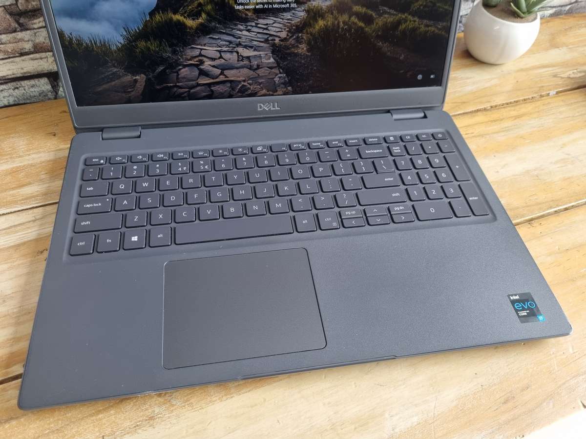 Dell Latitude 3510 Core i7 - 10510U/ 12GB DDR4 RAM/ 256GB NVMe SSD/ 15.6" FHD 1080/ Backlit LED Keys