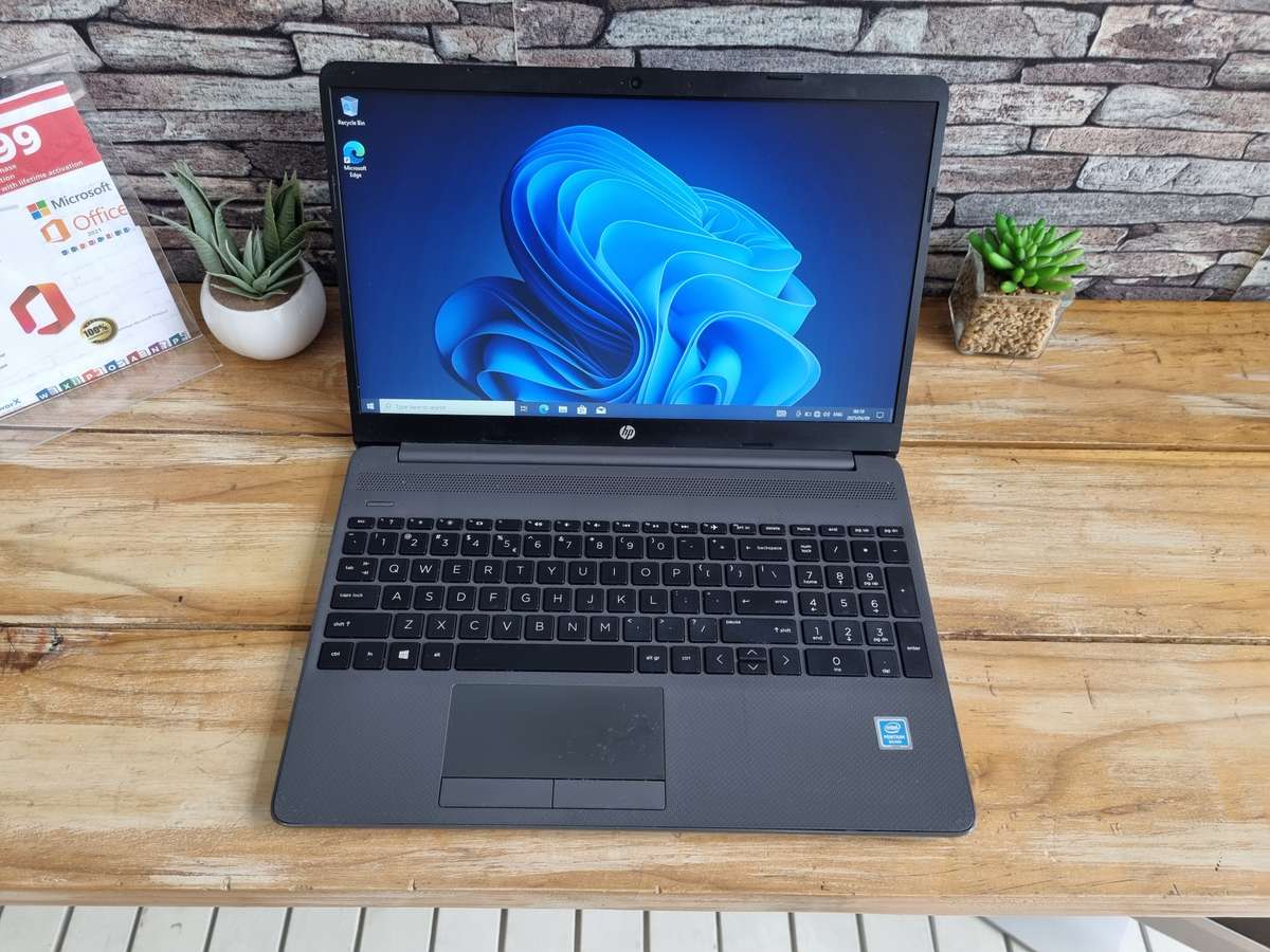 HP Notebook 250 G8 Pentium Silver N5030/ 4GB RAM/ 128GB NVMe SSD/ 15.6" 760p/ Intel UHD Graphics